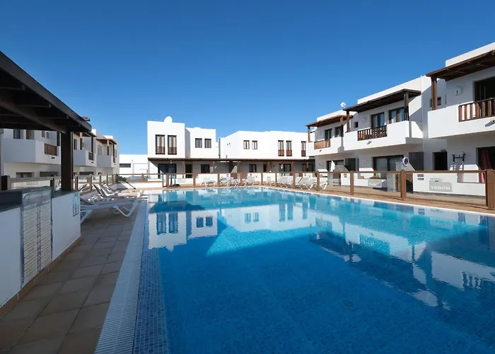 Bella Vista - Duplex With Shared Pool And Bbq By Lanzarote Vakantiehuis *