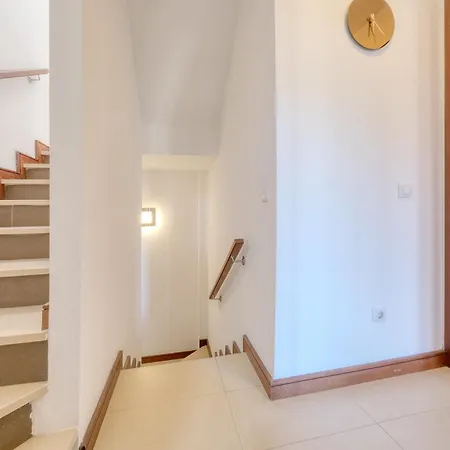 Bella Vista Mountain Views & Shared Pool Puerto Calero